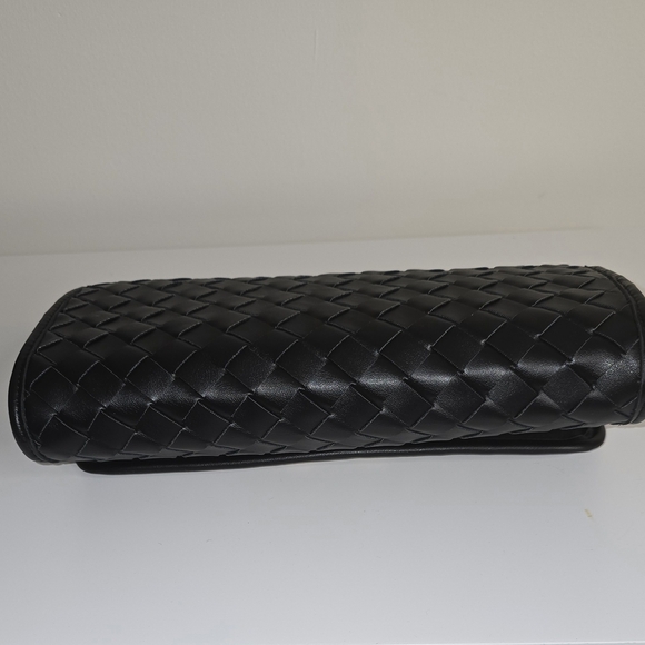 New Day Elegant Black Woven Handbag - Picture 3 of 8